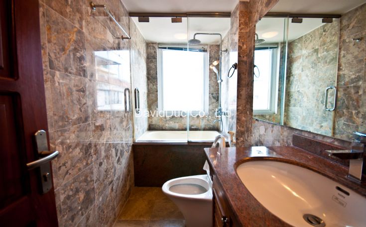 Spacious 1 bedroom apartment in Truc Bach 5