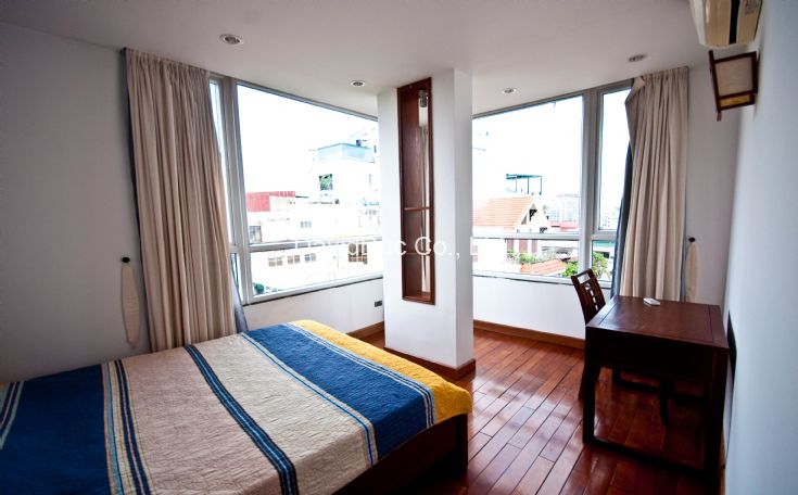 Spacious 1 bedroom apartment in Truc Bach 8