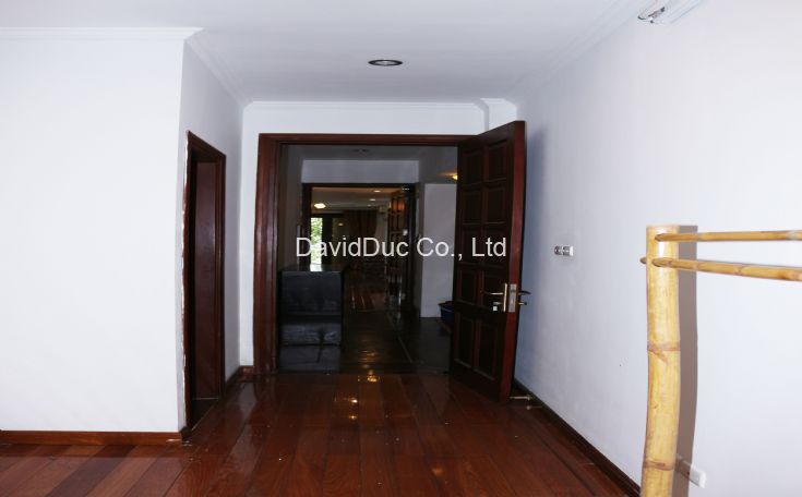 Beautiful 2 bedrooms apartment with view to Truc Bach lake 3