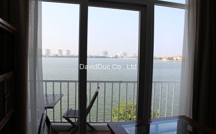 3 bedroom apartment with West lake view 4