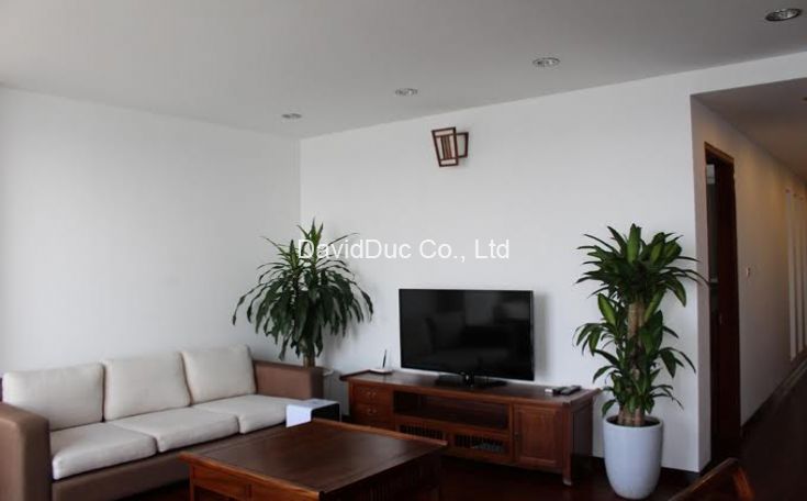 3 bedroom apartment with West lake view 5