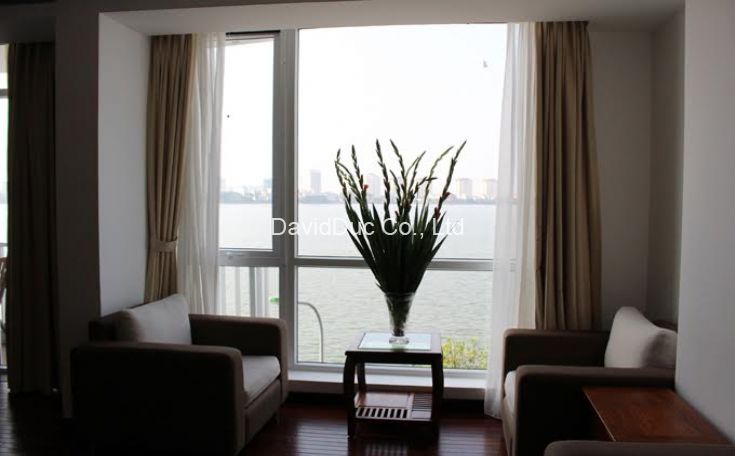 3 bedroom apartment with West lake view 6