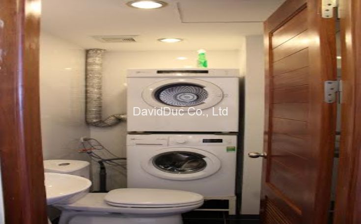 3 bedroom apartment with West lake view 9