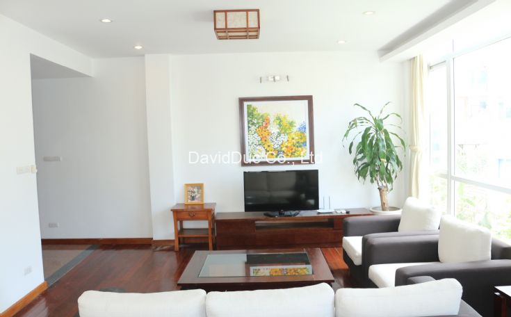 Lovely two bedrooms on the main road in Xuan  Street, Tay Ho. 1