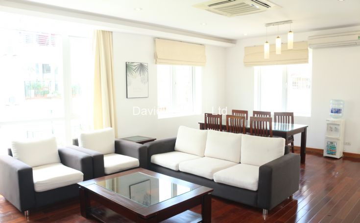 Lovely two bedrooms on the main road in Xuan  Street, Tay Ho. 3