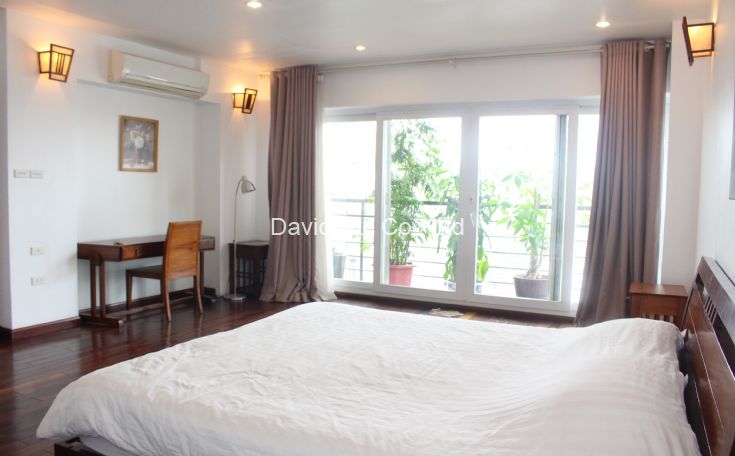 8F, 3 bedroom apartment available in Tay Ho street 8