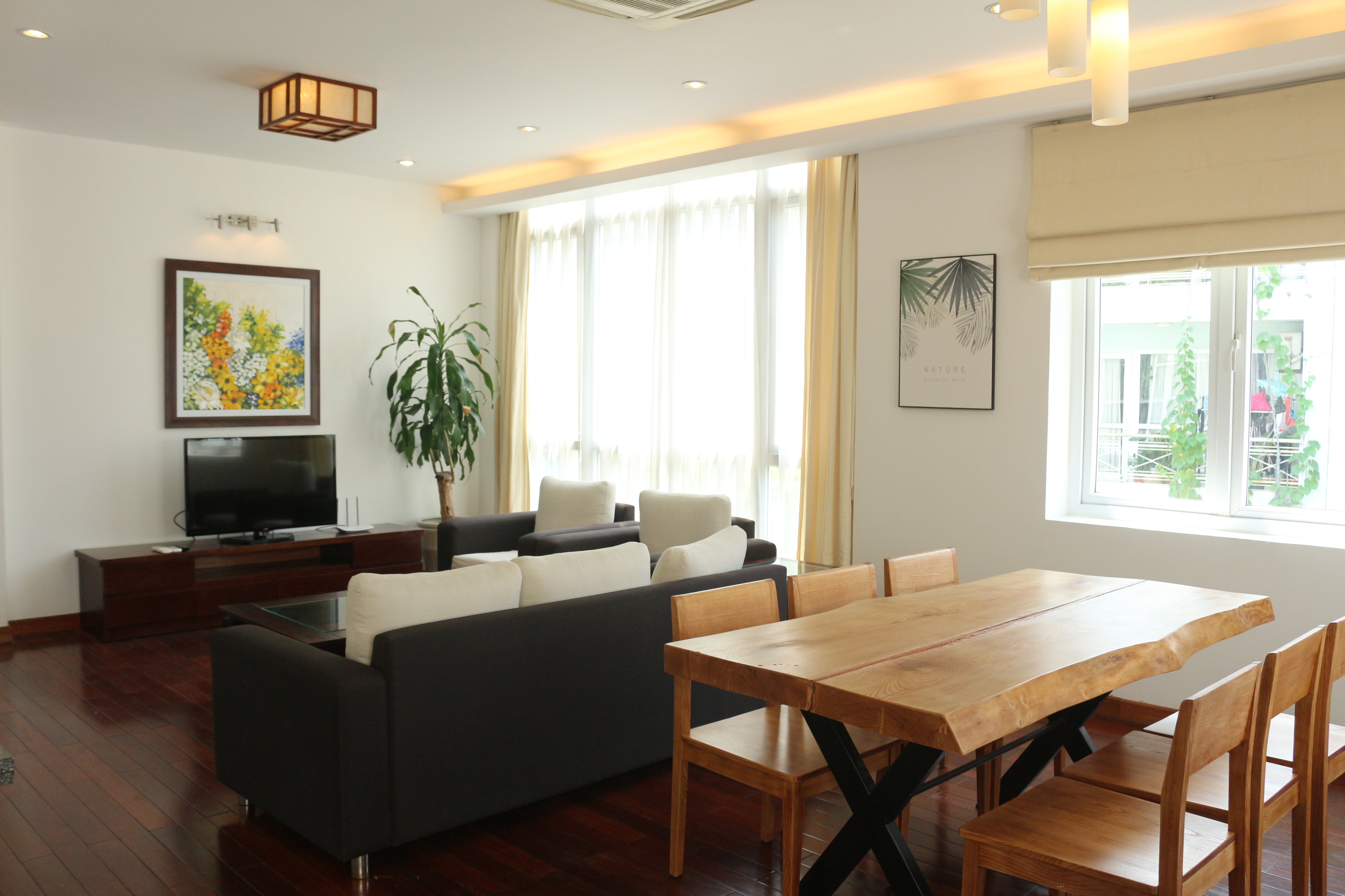Lovely two bedrooms on the main road in Xuan  Street, Tay Ho.