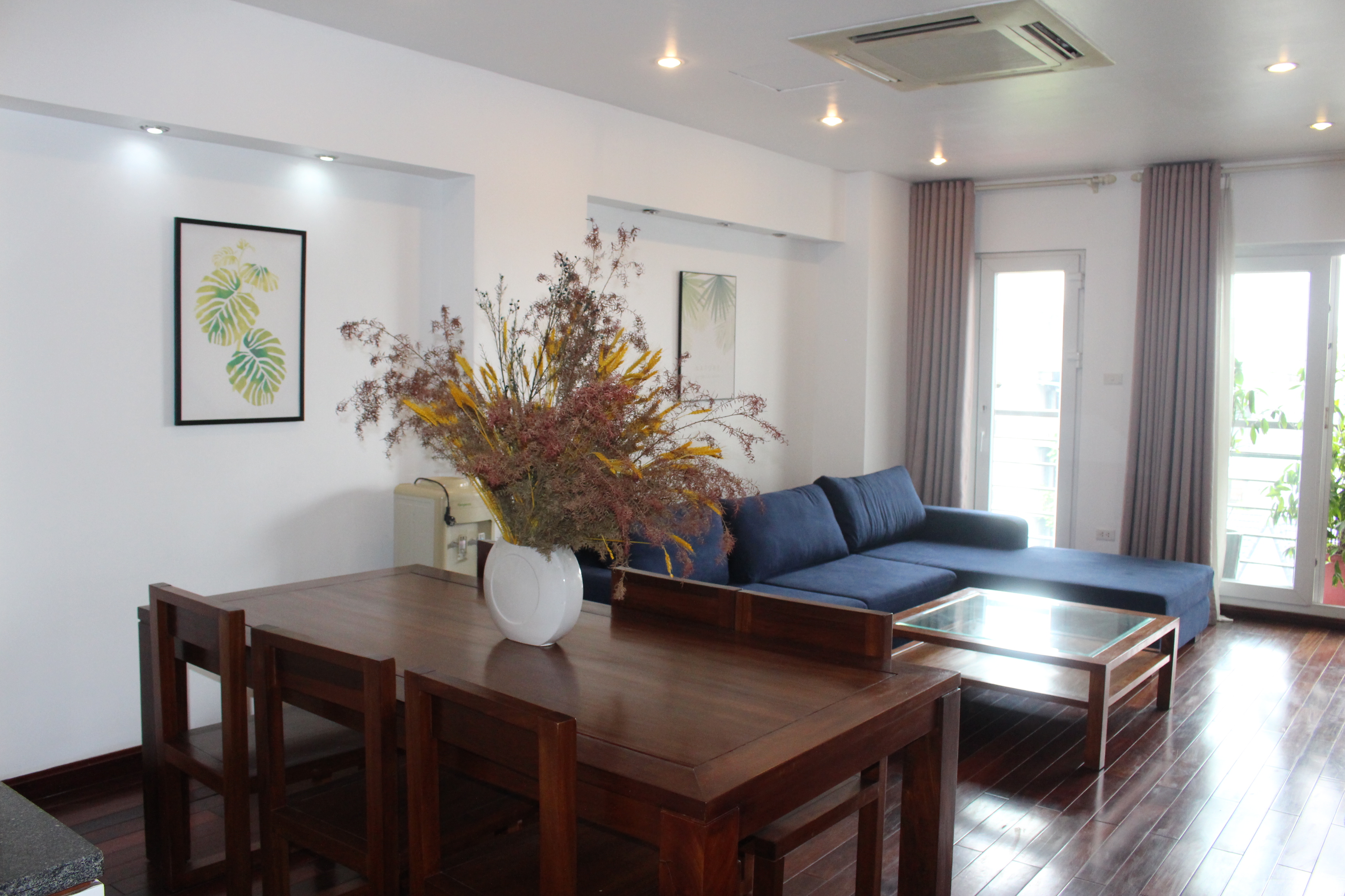 8F, 3 bedroom apartment available in Tay Ho street